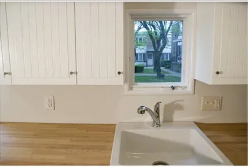 Kitchen Windows - 120 Wooster St