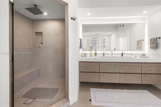 Building Photo - 791 Crandon Blvd