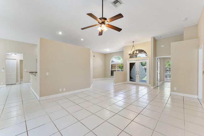Building Photo - 4868 Kensington Cir