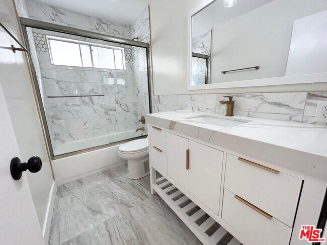 Building Photo - 439 S Oakhurst Dr