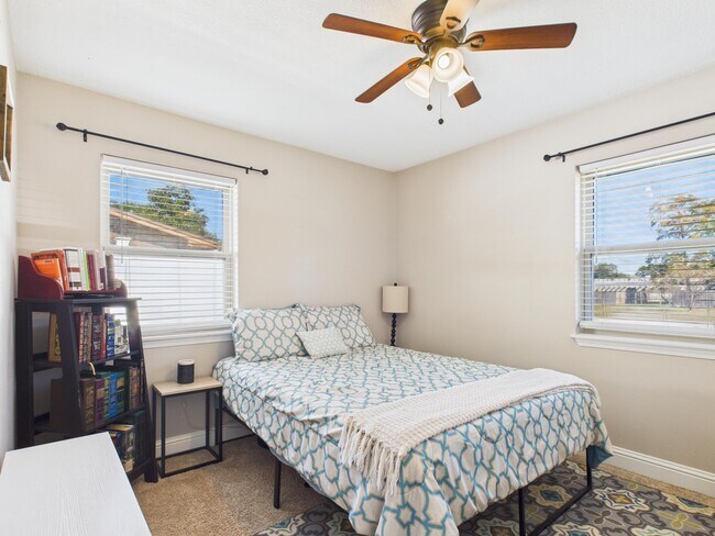 Building Photo - 38 Cape Dr NW