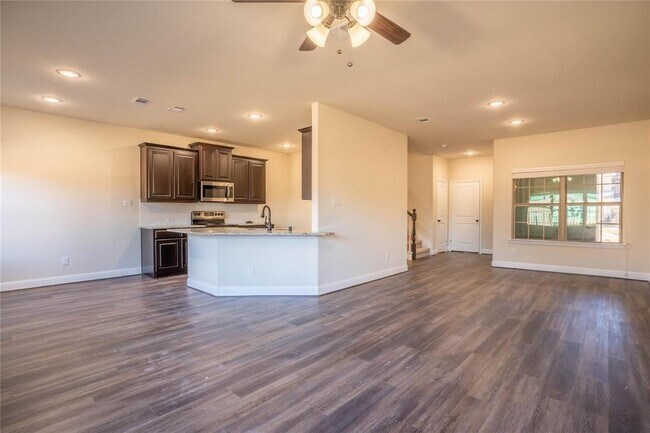 Building Photo - 6822 Topaz Dr
