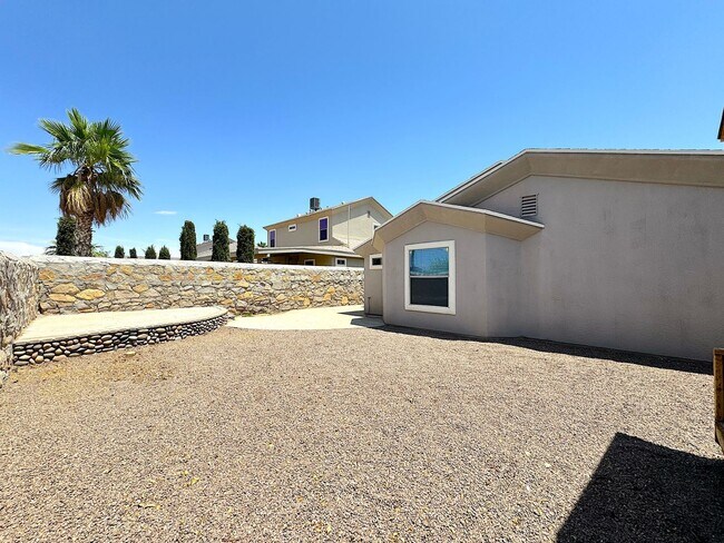 Building Photo - Sandstone Ranch Estates 4Bed Refrig A/C by...