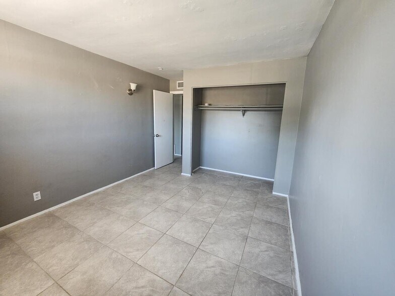 Building Photo - 7033 E Calle Orion