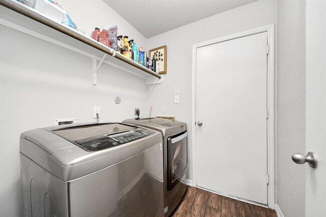 Building Photo - 2643 Ridgeback Dr