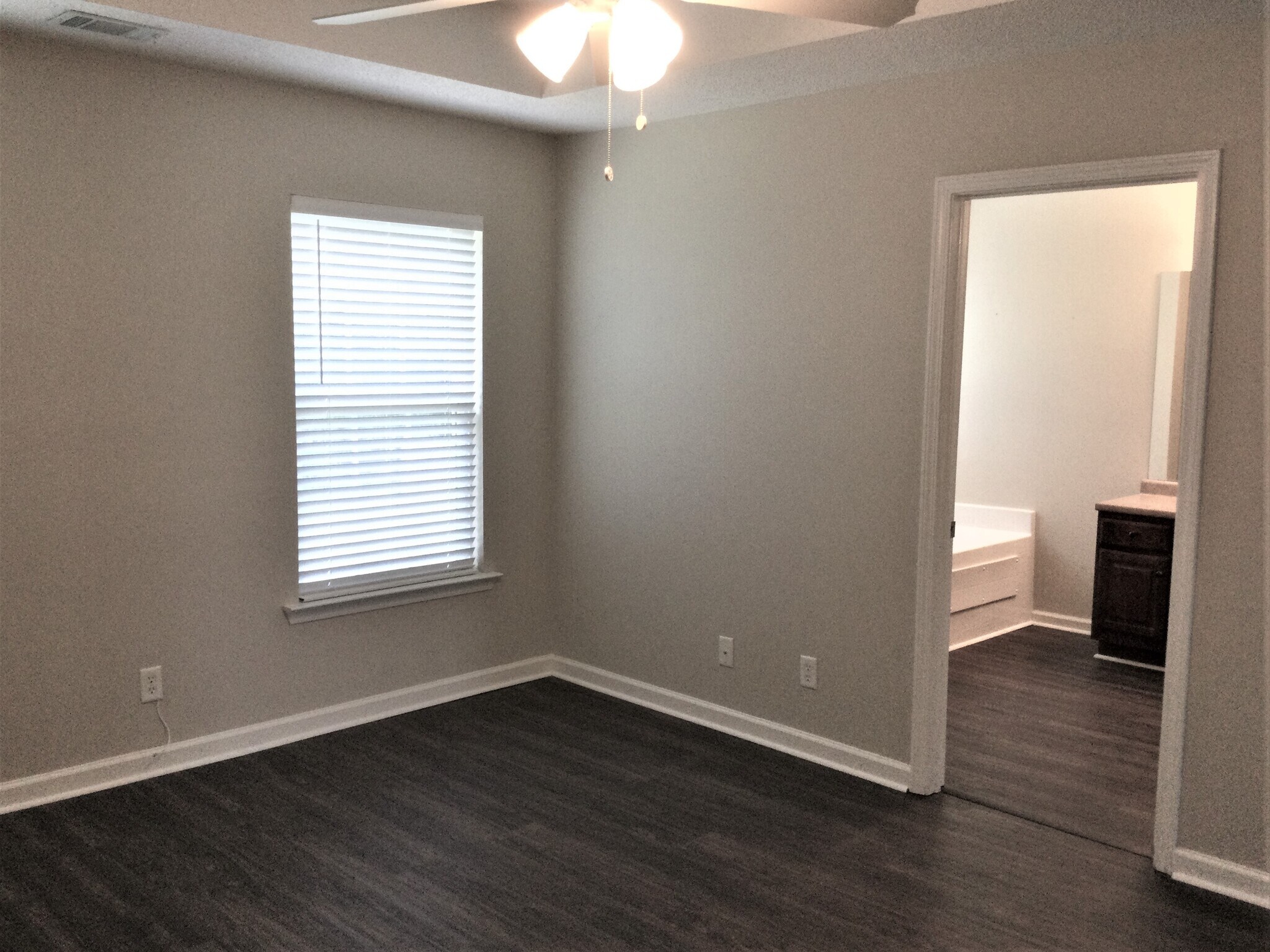 Building Photo - 57 Springwater Dr