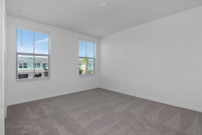 Building Photo - Brand-New 3BR/2.5BA Townhome in Lakewood Ranch — Internet, Trash, & Lawn Care Included