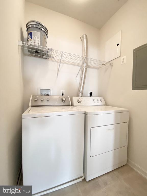 Building Photo - 2663 Manhattan Pl