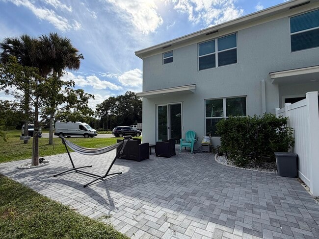 Building Photo - 4416 Hammock Grove Dr