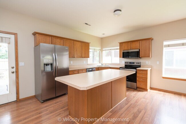 Building Photo - Charming Single Level Home!
