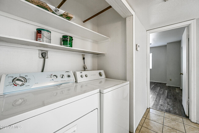 Building Photo - 5580 S Kings Ranch Rd