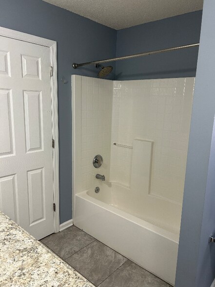 Building Photo - 305 Rose Marie Ln