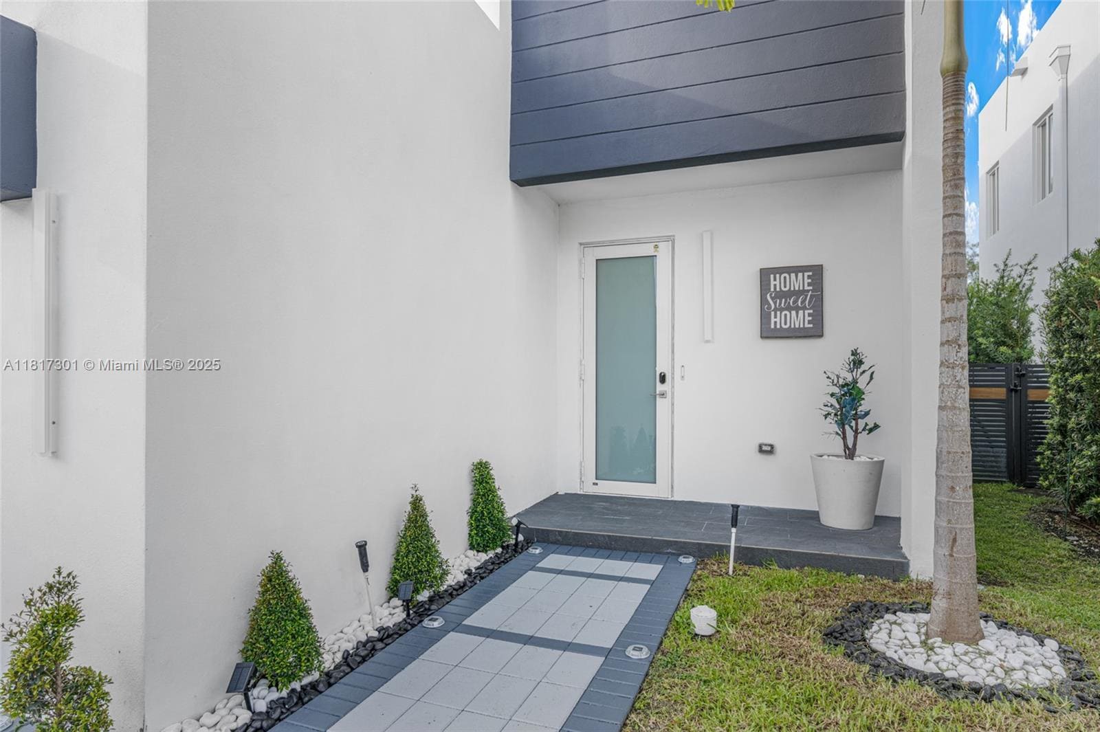 Building Photo - 10373 NW 68th Ter