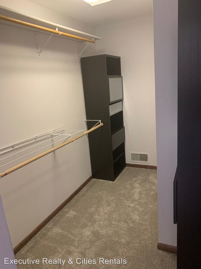 Building Photo - 6 br, 4 bath House - 6086 Summit Curve S