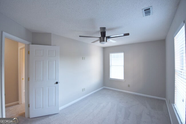 Building Photo - 571 N Fairfield Dr