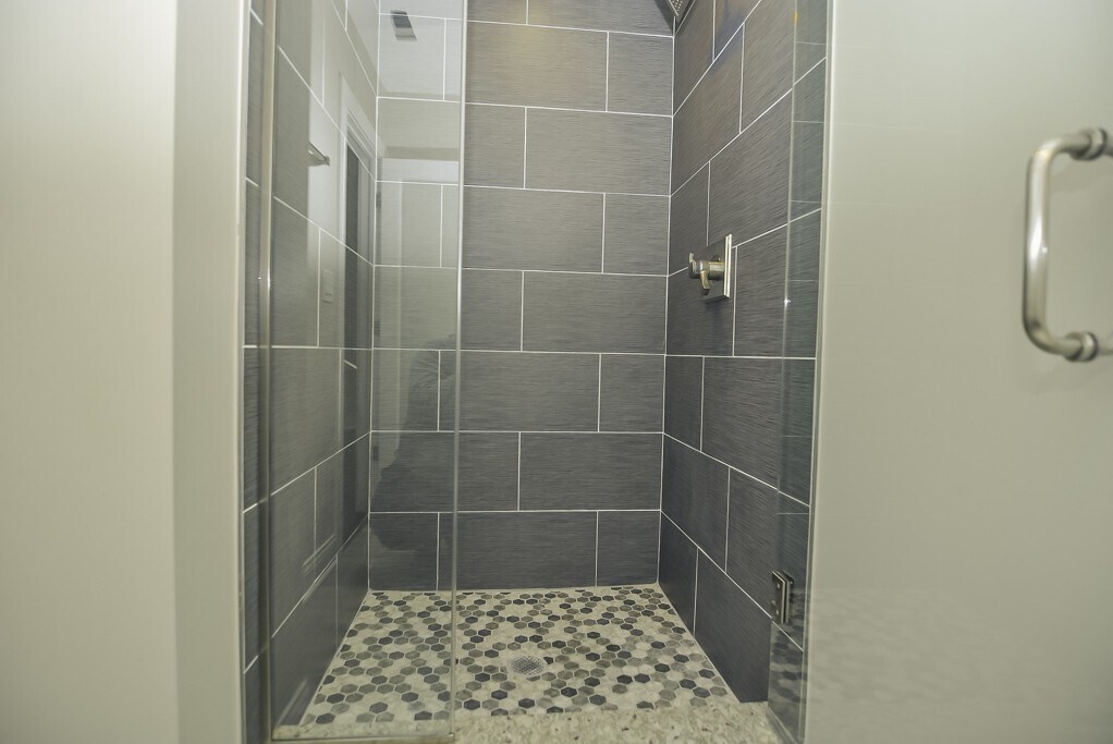 Building Photo - 2230 N Sawyer Ave