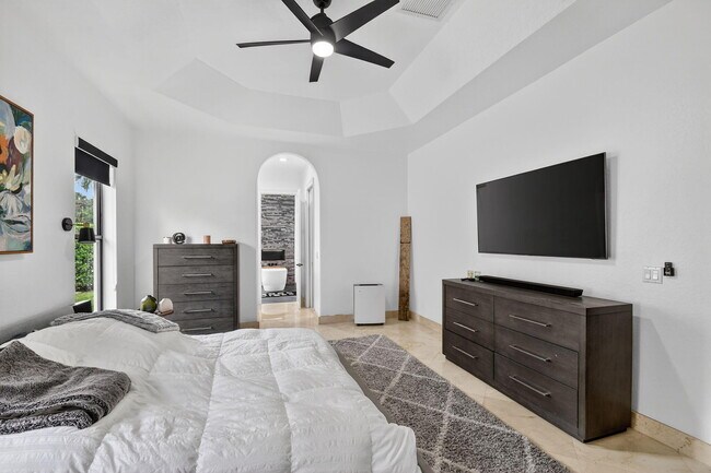 Building Photo - 10337 Trianon Pl