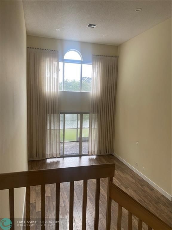 Building Photo - 10478 Lake Vista Cir