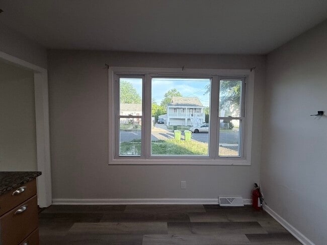 Building Photo - 40 Eisenhower Dr
