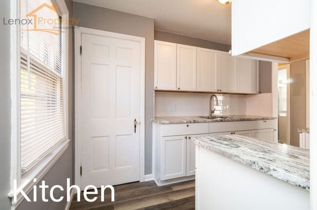 Building Photo - Beautiful 3 bedroom home in Dearborn