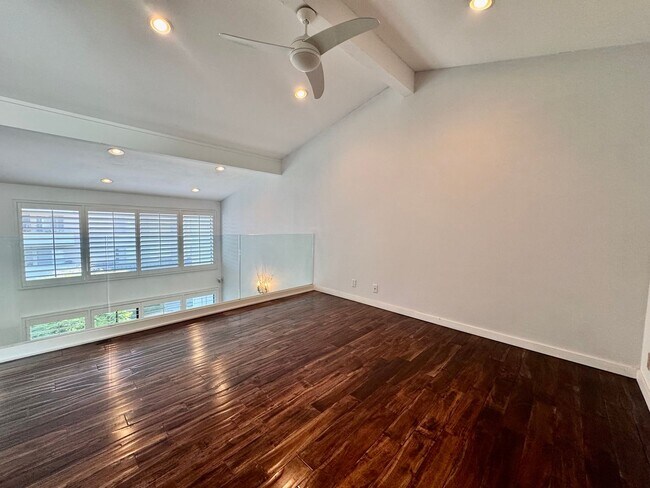 Building Photo - 10633 Holman Ave