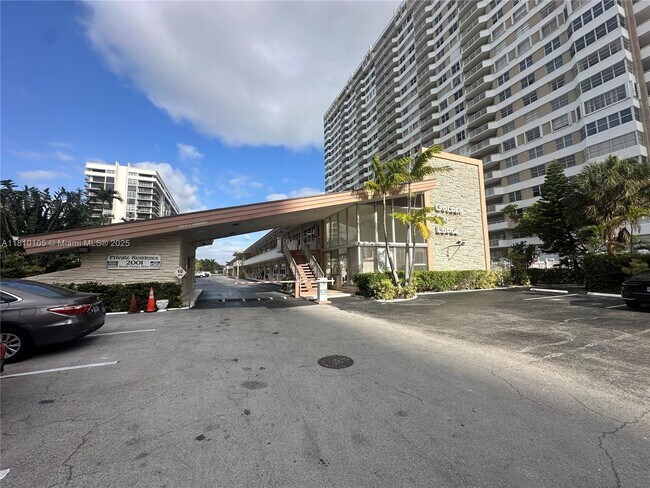 Building Photo - 2001 S Ocean Dr