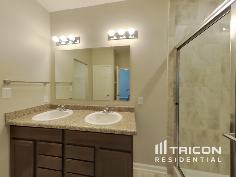 Building Photo - 485 Thunderwood Dr