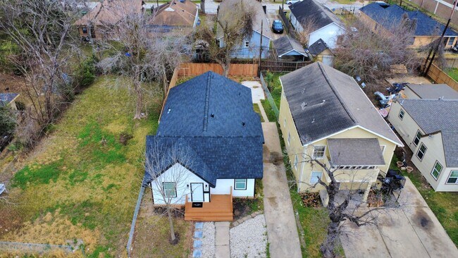 Building Photo - 2811 Winbern St