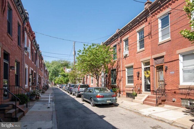 Building Photo - 623 Miller St