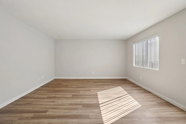 Building Photo - Chadron Apartment