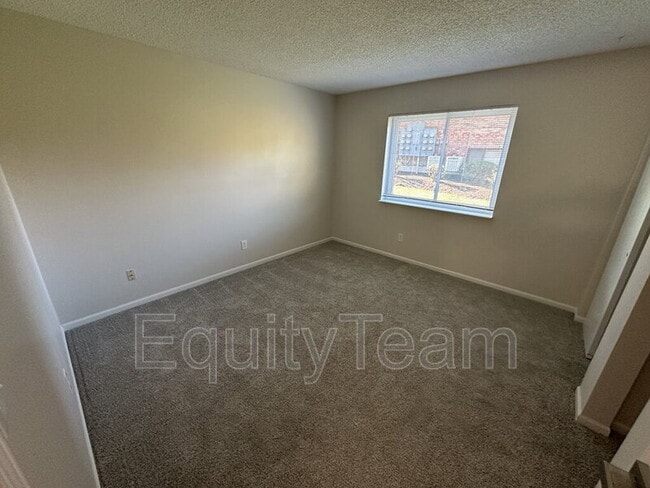 Building Photo - 3920 Mack Rd