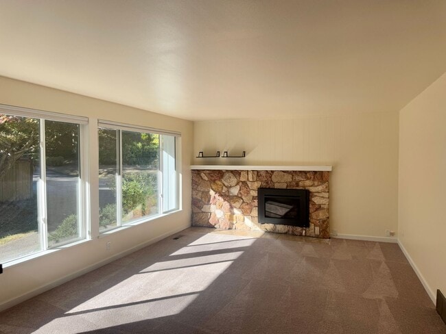 Building Photo - Must See Rambler!