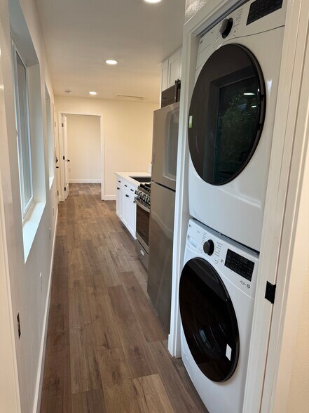 Building Photo - 2525 Sirius St