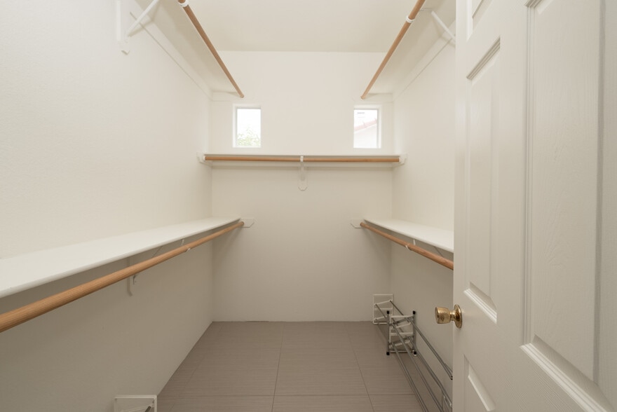 Primary Walk In Closet - 30106 Avenida Alvera