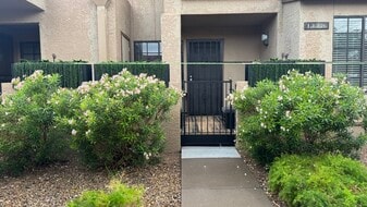 Building Photo - 8625 E Belleview Pl