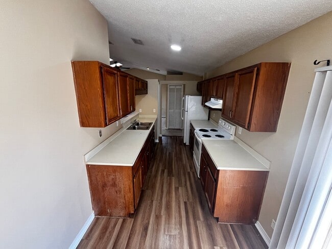 Building Photo - 3Bed/2bath in the heart of Orange Park