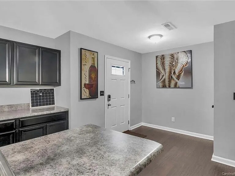 Building Photo - 1635 Hooper Court