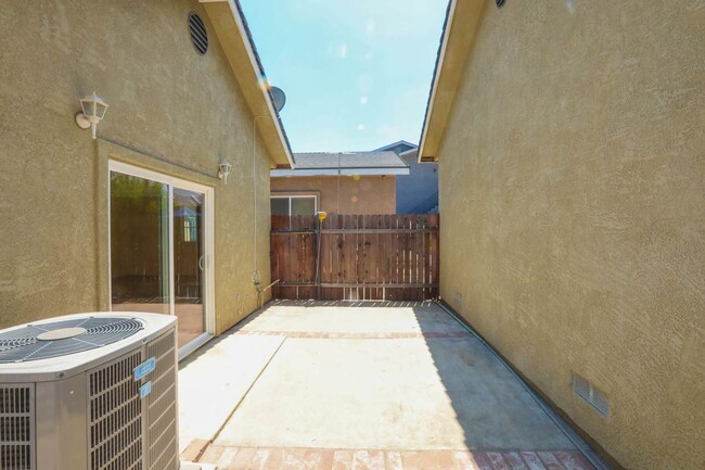 Building Photo - 633 N Montebello Blvd