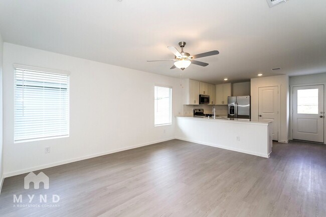 Building Photo - 2732 River Knl Ln