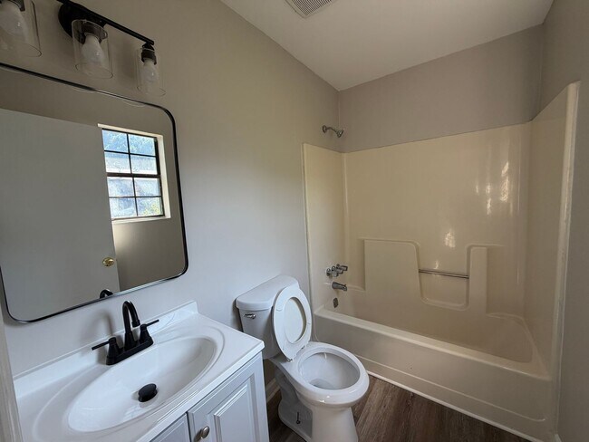 Building Photo - 2071 Lenoa Ln