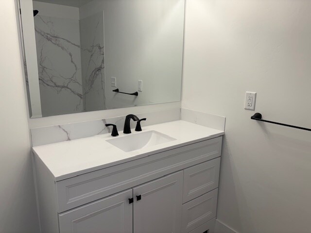 Building Photo - Newly remodeled house near the mall