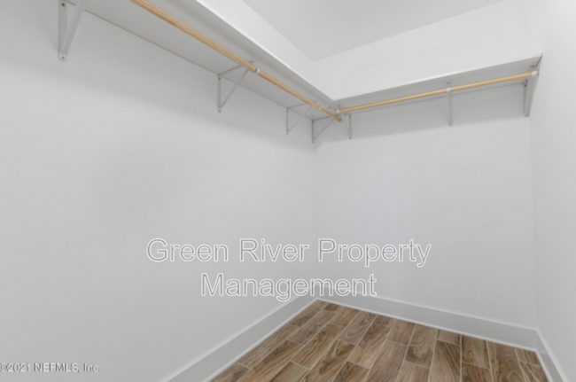 Building Photo - 528 Meteor St