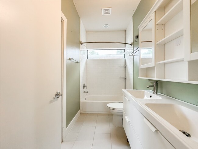 Building Photo - 68 Meadow Lea Dr