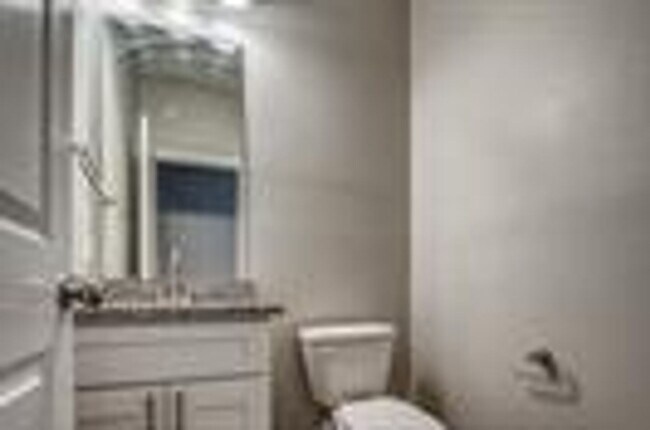 Building Photo - 3258 Wexford Dr