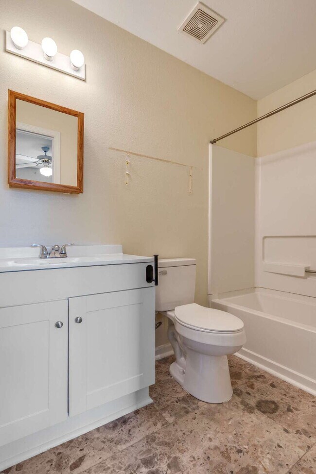 Building Photo - 1 bedroom and 1 bathroom in a 3x3 duplex STEPS AWAY FROM CAMPUS