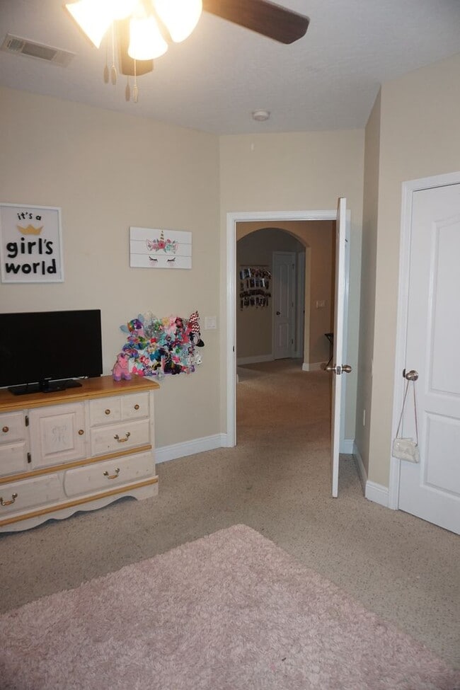 Building Photo - 4 Bedroom Rental in Duggan Pond!