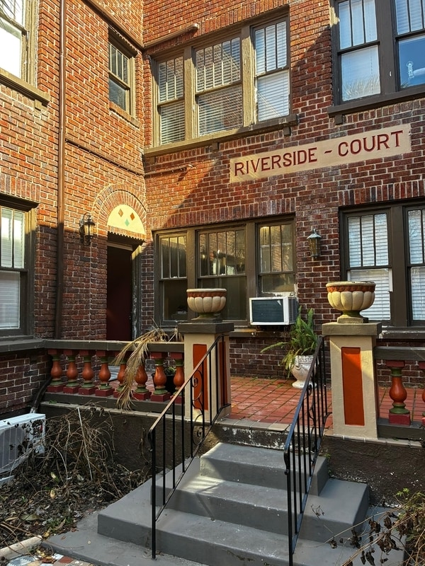 Building Photo - 2738 Riverside Ave