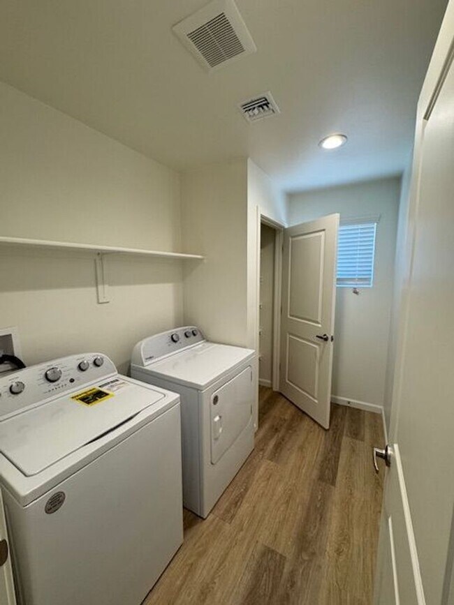 Building Photo - 2429 S Clovis Place-