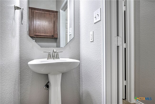 Building Photo - 1011 Sugar Brook Dr