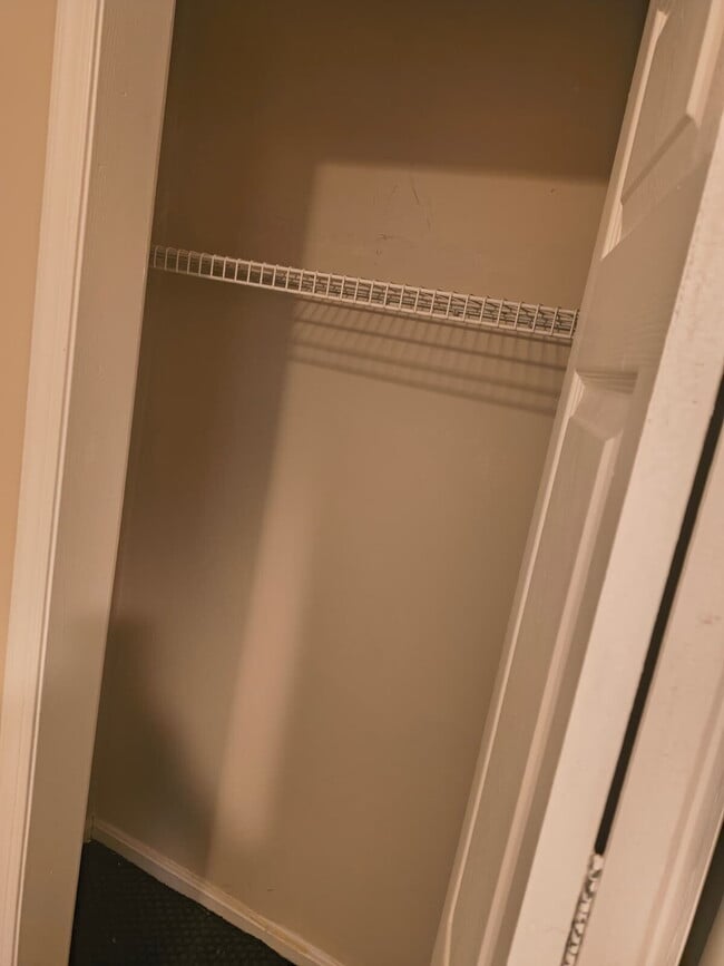 Building Photo - For Rent – Basement ONLY Apartment - ALL UTILIES INCLUDED